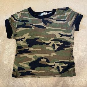 Camo cropped t-shirt